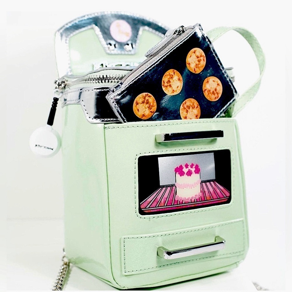 Betsey Johnson Kitsch Bake It Like Betsey Oven Crossbody Bag Limited Edition